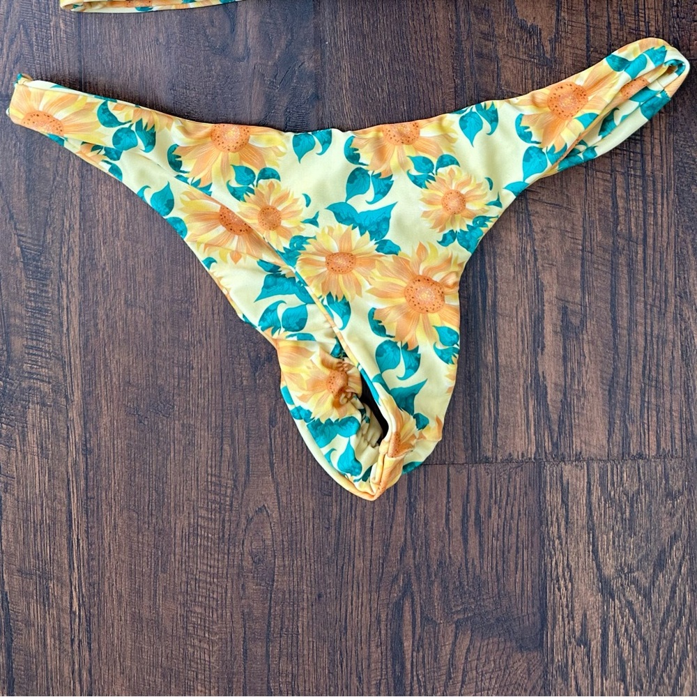 Moana Bikini Sheridan Runch Sunflower BOTTOMS ONLY - MEDIUM 🌻